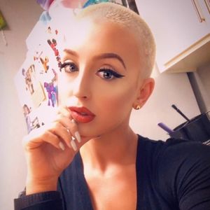 Meet your Posher, Jade